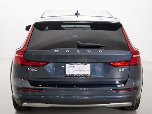 Certified 2025 Volvo V60 B5 Cross Country Ultra AWD/4WD image 8