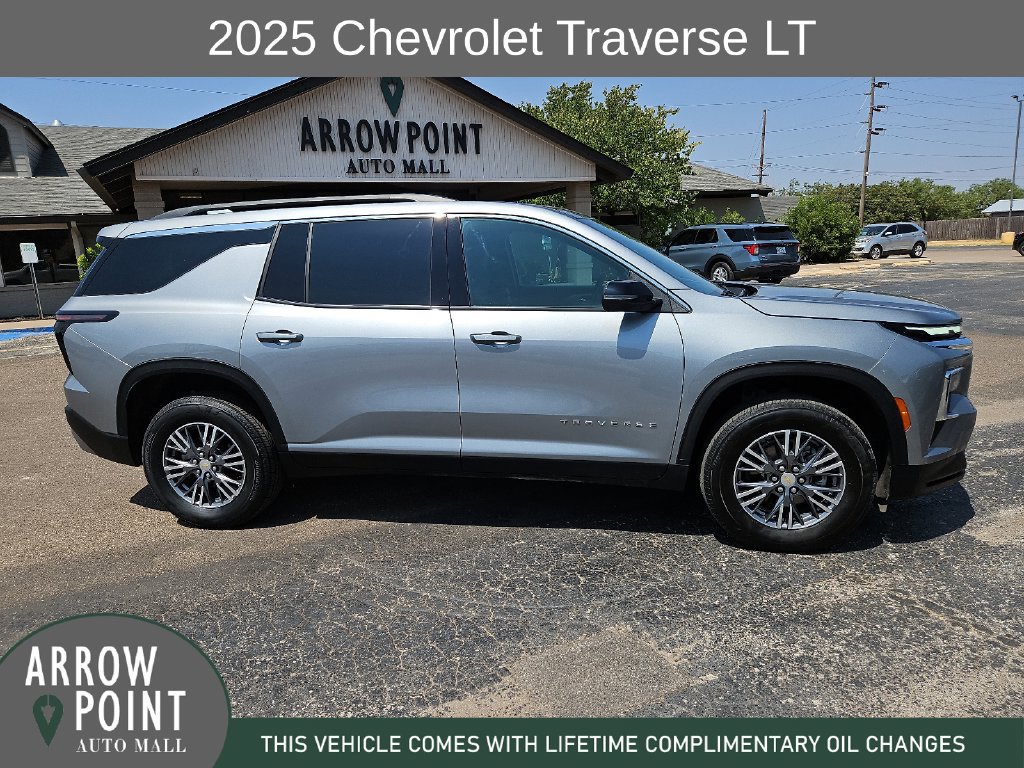 Used 2025 Chevrolet Traverse LT FWD image 13