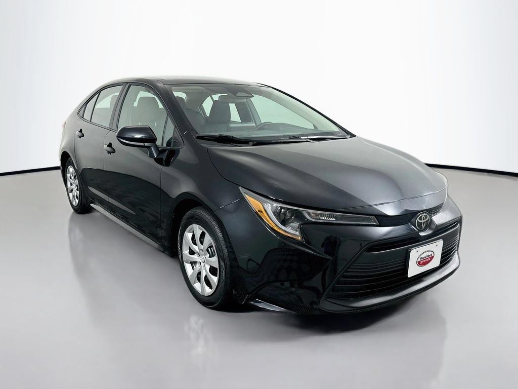 Certified 2025 Toyota Corolla LE FWD image 3