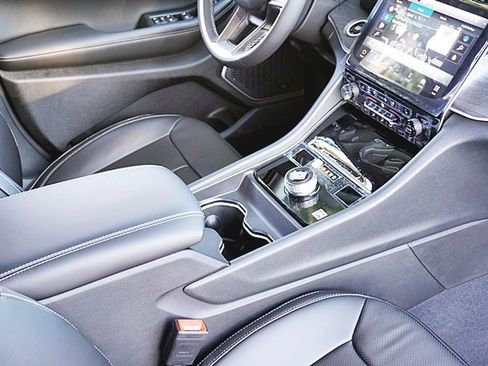 New 2023 Jeep Grand Cherokee L Limited w/ Luxury Tech Group II image 13