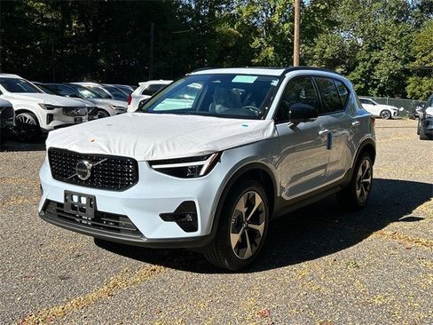 New 2026 Volvo XC40 B5 Plus w/ Protection Package Premier image 5
