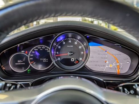 Used 2020 Porsche Panamera image 18