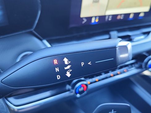 Used 2025 Chevrolet Equinox LT w/ Convenience Package II image 23