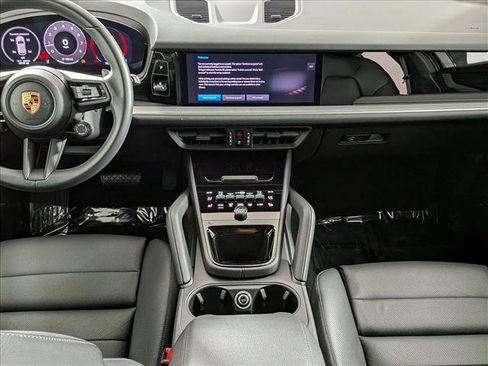 Certified 2025 Porsche Cayenne AWD/4WD image 20