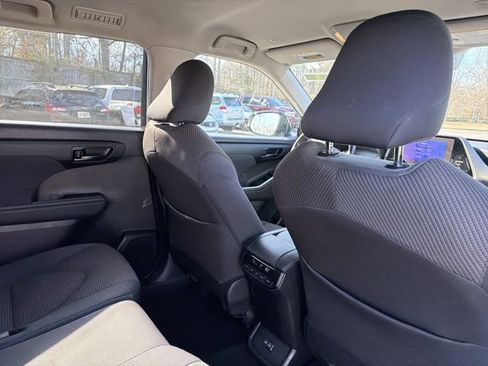 Used 2024 Toyota Highlander LE image 20