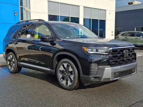 New 2026 Honda Pilot Touring image 2
