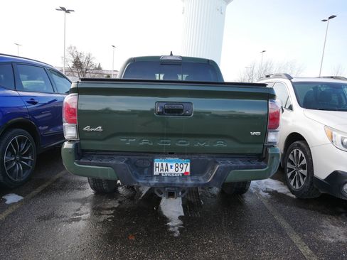 Used 2021 Toyota Tacoma Limited image 4