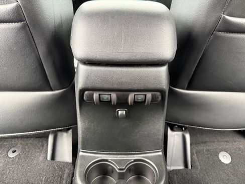 Used 2018 Jeep Wrangler Unlimited Sahara w/ Connectivity Group image 32