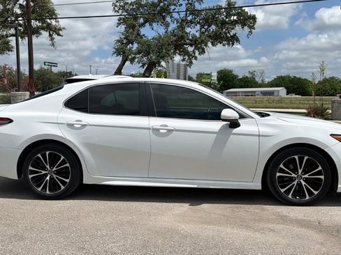 Certified 2018 Toyota Camry SE FWD image 4