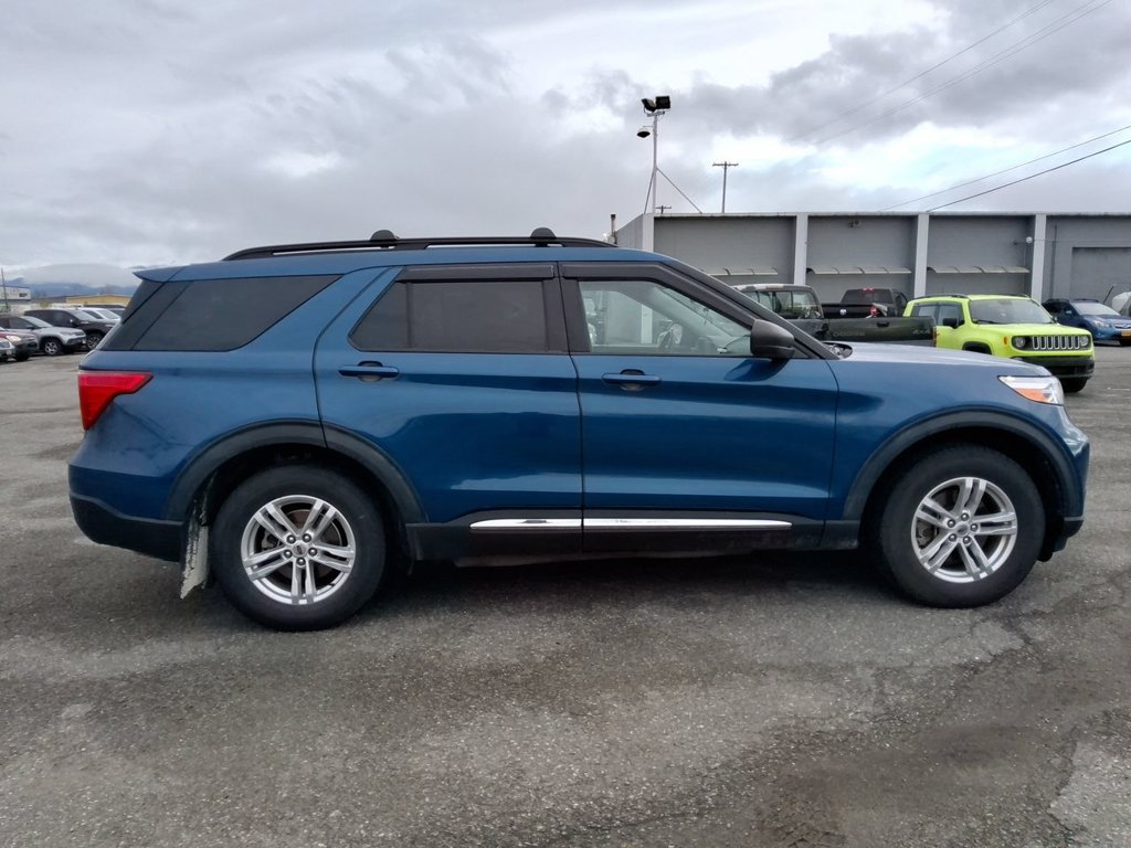 Used 2021 Ford Explorer XLT w/ Equipment Group 202A AWD/4WD image 9