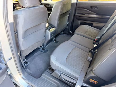 Used 2025 Nissan Pathfinder SV AWD/4WD image 30