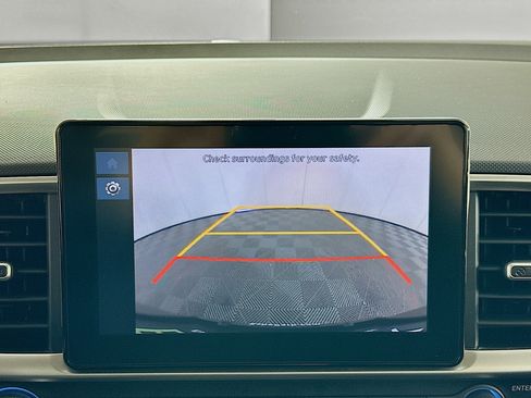 Used 2025 Hyundai Venue SEL image 22