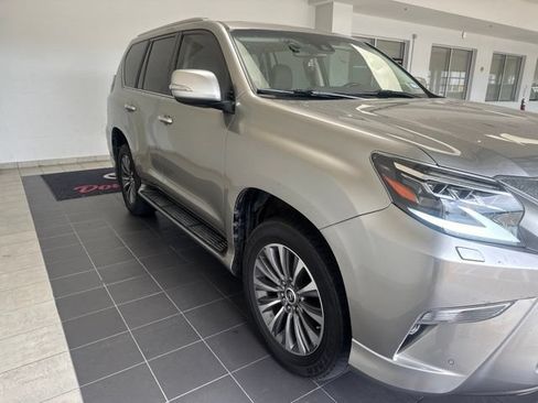 Used 2021 Lexus GX 460 Luxury w/ Accessory Package AWD/4WD image 5