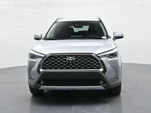 Used 2024 Toyota Corolla Cross XLE image 3