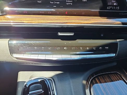 Used 2023 Cadillac Escalade ESV Premium Luxury AWD/4WD image 35