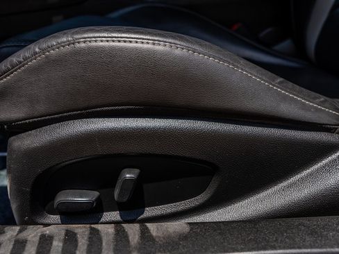 Used 2020 Chevrolet Camaro LT RWD image 27