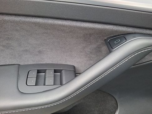 Used 2022 Tesla Model Y Performance image 13