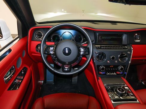 Used 2023 Rolls-Royce Cullinan image 36