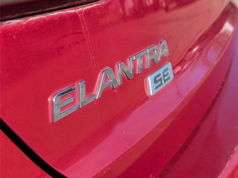 Used 2017 Hyundai Elantra SE image 28