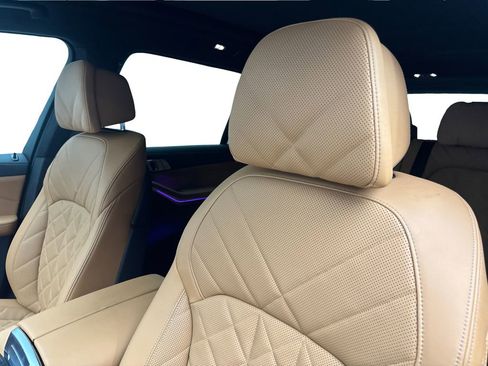 Used 2024 BMW X7 xDrive40i w/ M Sport Package image 28