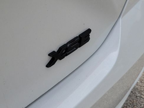 Used 2025 Toyota Camry XSE FWD image 8