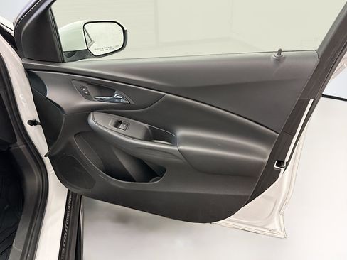 Used 2018 Chevrolet Volt LT w/ Comfort Package FWD image 33