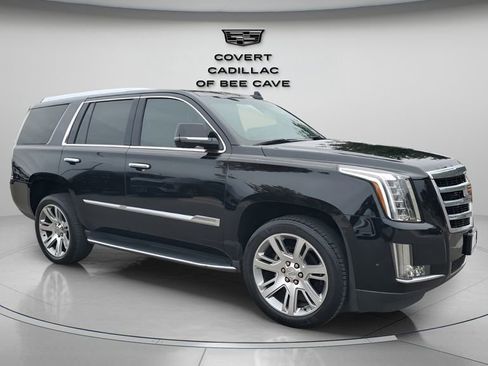 Used 2017 Cadillac Escalade Luxury image 1