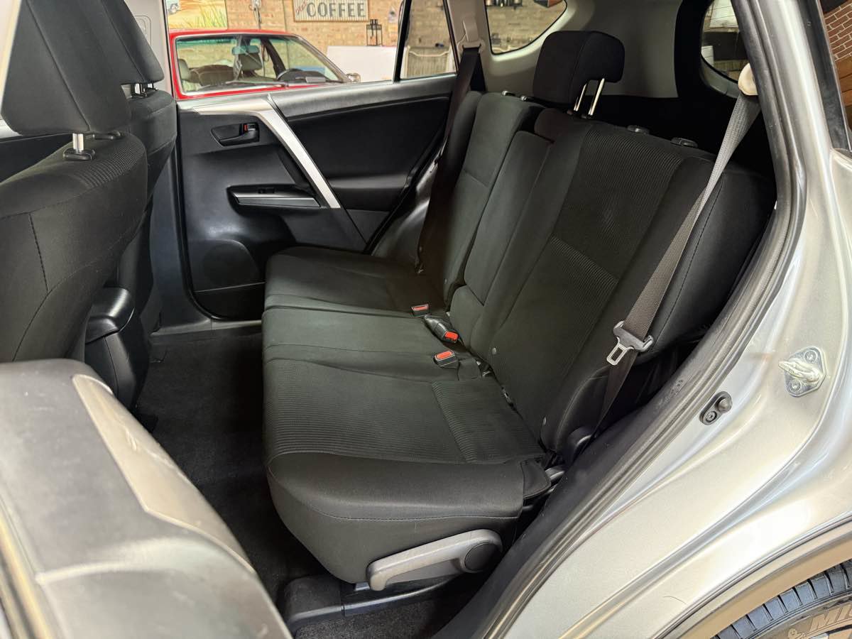 Used 2018 Toyota RAV4 LE w/ All Weather Liner Package AWD/4WD image 27