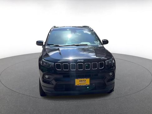 Used 2025 Jeep Compass Latitude AWD/4WD image 4