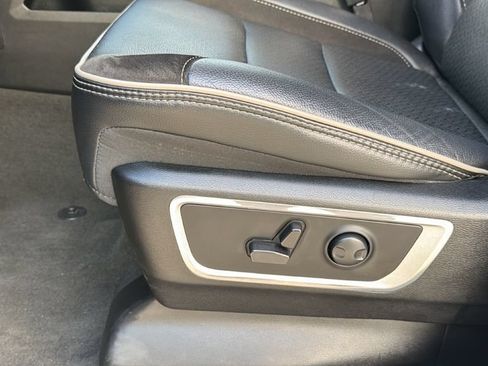 Used 2024 RAM 1500 Laramie AWD/4WD image 14