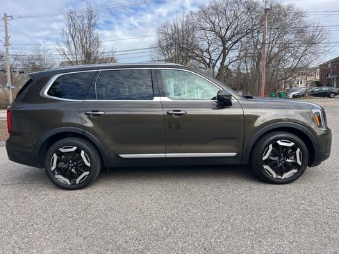 Used 2023 Kia Telluride S w/ S Sunroof Package image 6