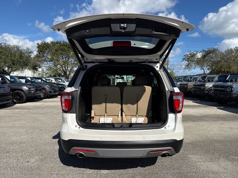 Used 2017 Ford Explorer XLT w/ Equipment Group 202A image 29