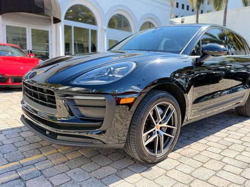 Used 2022 Porsche Macan AWD/4WD image 2