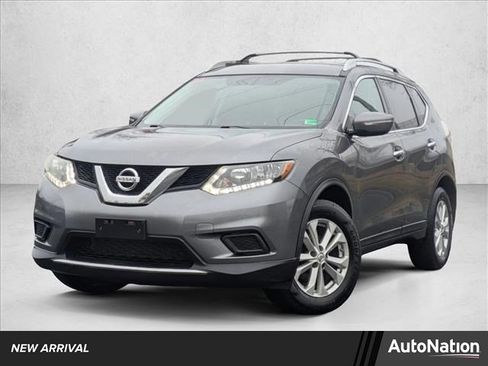 Used 2014 Nissan Rogue SV image 1