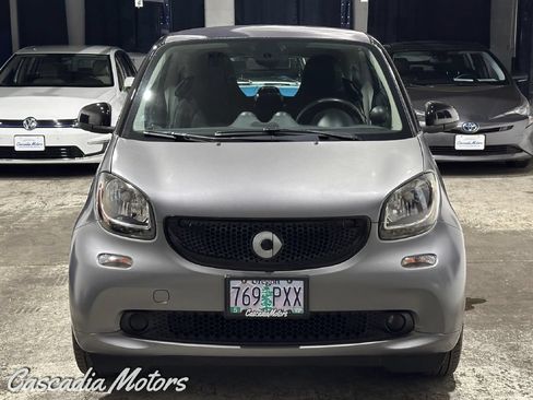 Used 2016 smart fortwo passion RWD image 2