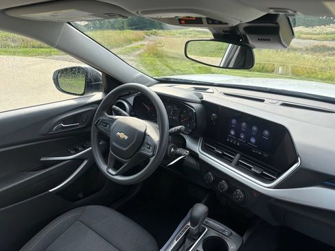 Used 2025 Chevrolet Trax LS FWD image 29
