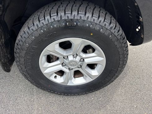 Used 2020 Toyota 4Runner SR5 AWD/4WD image 13