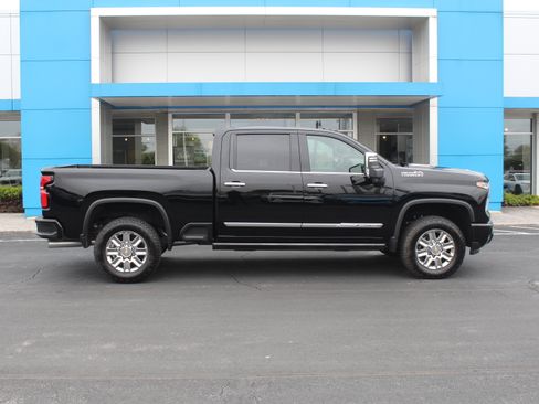 New 2026 Chevrolet Silverado 2500 High Country w/ Technology Package AWD/4WD image 3