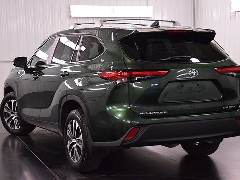 Used 2023 Toyota Highlander XLE image 5