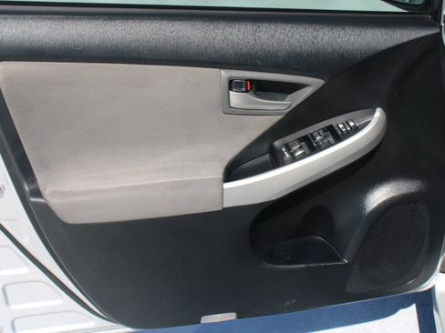 Used 2015 Toyota Prius Three w/ Solar Roof Package FWD image 9