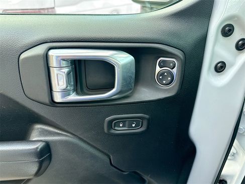 Used 2021 Jeep Wrangler Unlimited Freedom Edition image 18