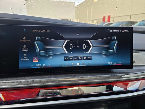 Used 2024 BMW 740i image 27