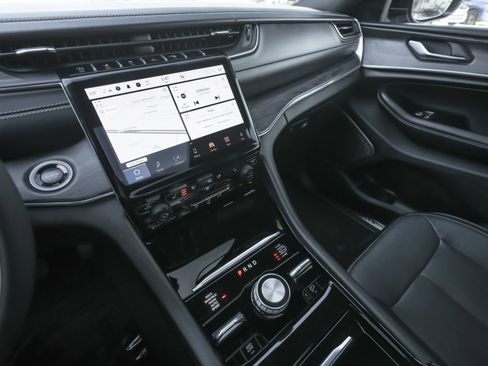 Used 2024 Jeep Grand Cherokee L Overland w/ Trailer Tow Package image 10