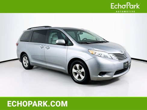 Used 2017 Toyota Sienna LE FWD image 1