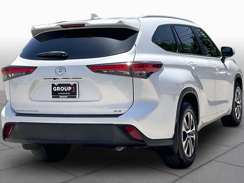 Used 2023 Toyota Highlander XLE FWD image 13