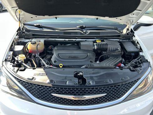 Used 2021 Chrysler Voyager Lxi image 22