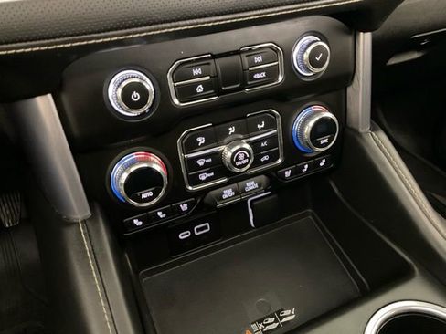 Used 2023 GMC Yukon SLT image 22