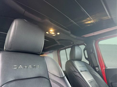 Used 2023 Jeep Wrangler Unlimited Sahara w/ Cold Weather Group image 17