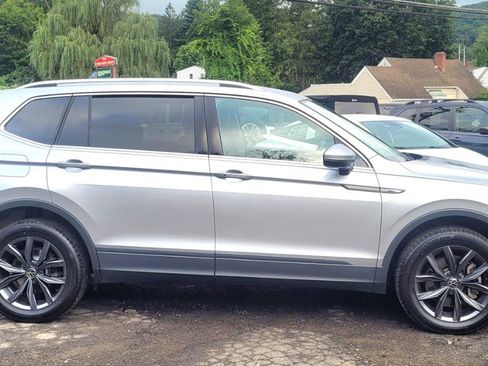Used 2022 Volkswagen Tiguan SE AWD/4WD image 9