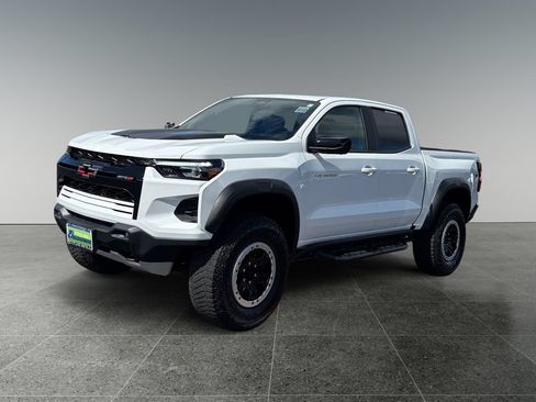 Used 2024 Chevrolet Colorado ZR2 w/ Technology Package AWD/4WD image 4